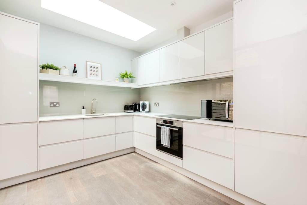 Modern House In South Kensington Apartment London Exterior photo